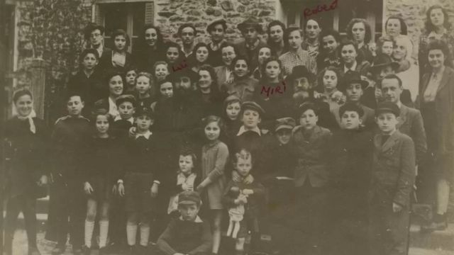 بلانش فيكسلر في صورة جماعية إبان الحرب العالمية الثانية