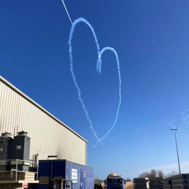 Red Arrows: Jets create heart in sky visible for miles around - BBC News