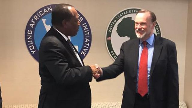Waziri wa Mambo ya Nje na Ushirikiano wa Afrika Mashariki Prof. Palamagamba John Kabudi (Mb) akiwa na Naibu Waziri wa Mambo ya Nje wa Marekani ambaye pia anashughulikia masuala ya Afrika Mhe. Tibor Nagy mara baada ya mazungumzo yaliyofanyika katika Wizara ya Mambo ya Nje ya Marekani Washington,Marekani