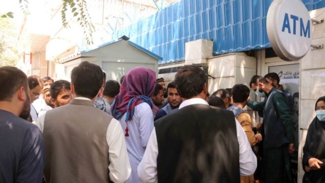 Afghans gather outside a closed bank in Kabul, Afghanistan, 25 August 2021
