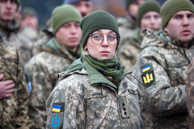 جندية أوكرانية خلال احتفالية للجيش في ديسمبر/ كانون الأول 2021