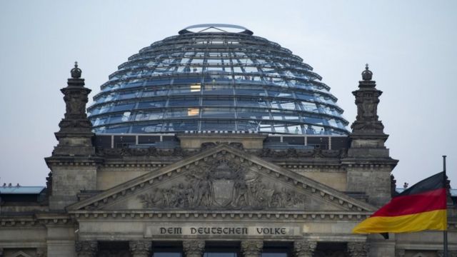 Casa que abriga Parlamento alemão em Berlim