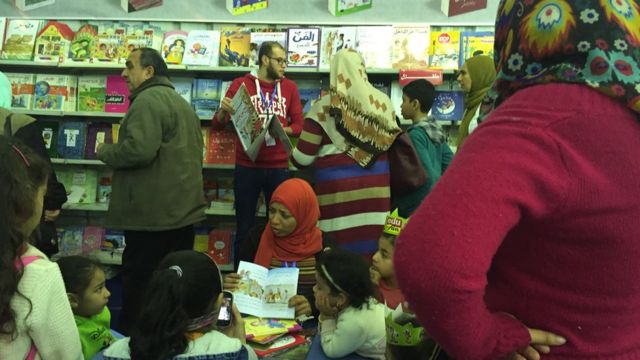 Les lecteurs restent cependant attachés à ce salon du livre qui est aussi l'occasion de faire des affaires.