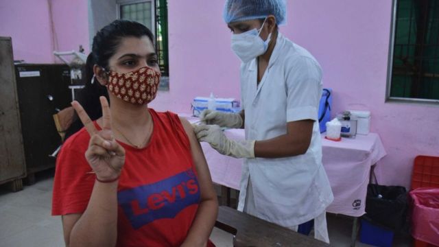 कोरोना: सरकार के नए निर्देश, ये लोग अब 3 महीने के बाद ही करा सकेंगे टीकाकरण  - BBC News हिंदी