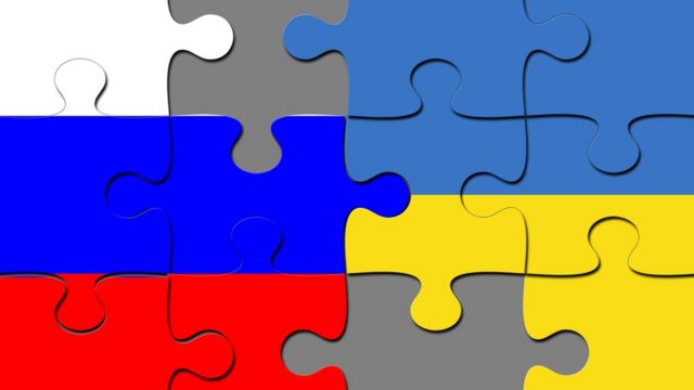 Puzzle des drapeaux russe et ukrainien