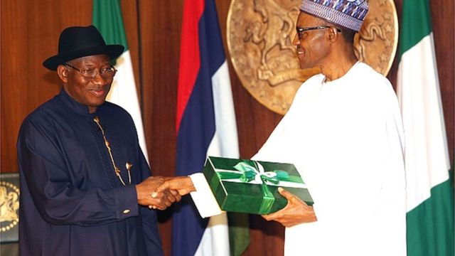 Goodluck Jonathan n gbe akoso ijọba le Muhammadu Buhari lọwọ