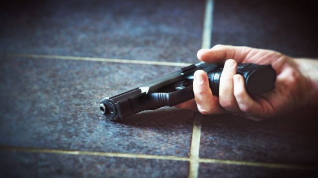 Prenderam ARMAS em suas MÃOS e o forçaram a entrar num JOGO de M4TAR  pessoas ou MORRER 