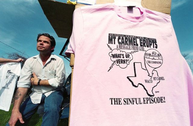 Camiseta con mensaje de apoyo a los davidianos en Waco en 1993.