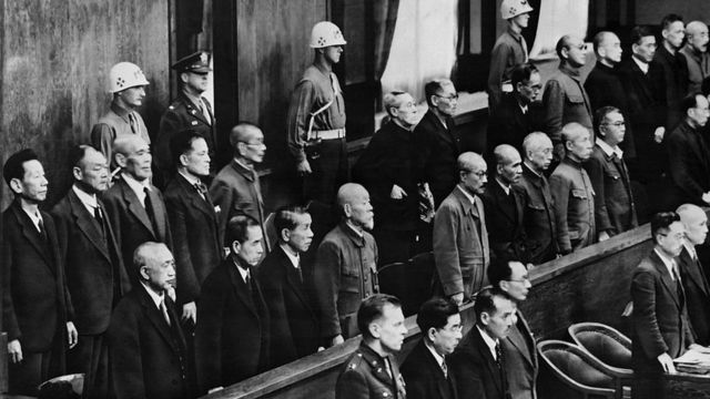 Prisioneros en la sala del Tribunal Internacional de Crímenes de Guerra para el Lejano Oriente el 14 de mayo de 1946.