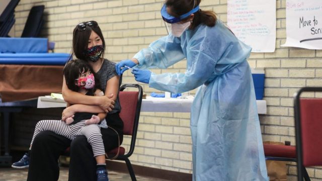 Vacunación contra la gripe en California.