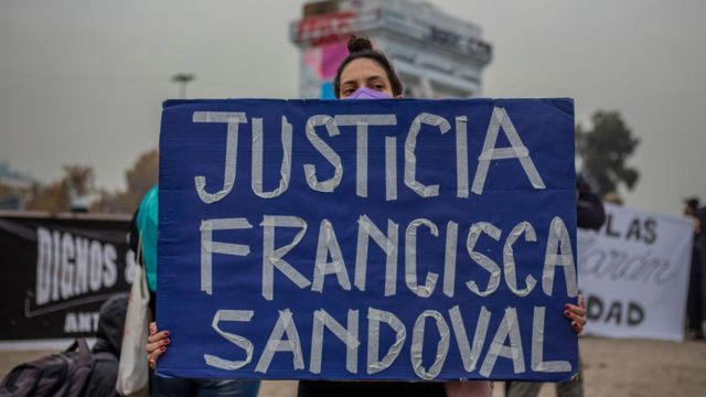 Manifestación por la muerte de la periodista Francisca Sandoval en Santiago de Chile.