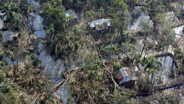 সিডরে লন্ডভন্ড গ্রাম, হেলিকপ্টার থেকে তোলা ছবি
