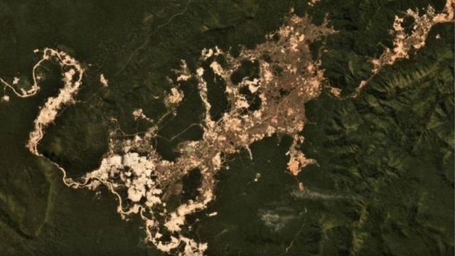 Imagem áerea de garimpo ilegal na Amazônia