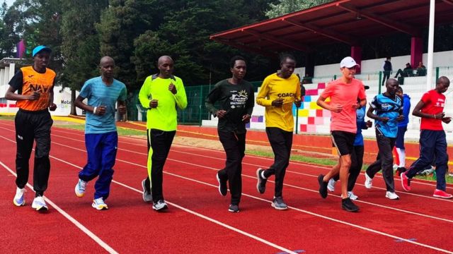 Kenyan runners in Toluca