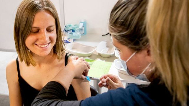 какая вакцина джонсон и джонсон. Смотреть фото какая вакцина джонсон и джонсон. Смотреть картинку какая вакцина джонсон и джонсон. Картинка про какая вакцина джонсон и джонсон. Фото какая вакцина джонсон и джонсон