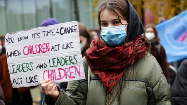 Menina em protesto contra mudanças climáticas, em Berlim