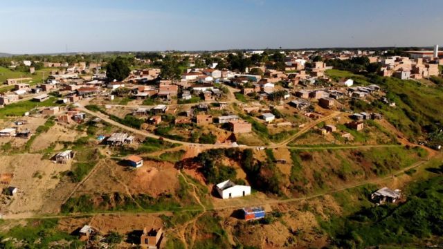 Vista aérea da ocupação Moradia Digna mostra a construção de novas casas