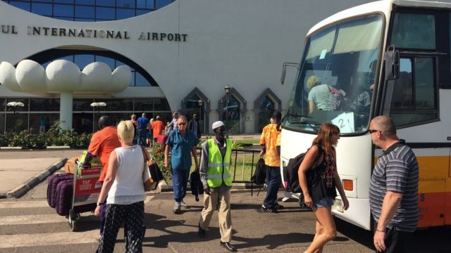 La compagnie touristique britannique Thomas Cook a commencé à évacuer près de mille touristes.