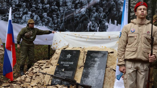 Мемориал солдатам 15-го Юрьевского полка Красной армии установлен на месте бывшего Железнодорожного фронта в Плесецком районе