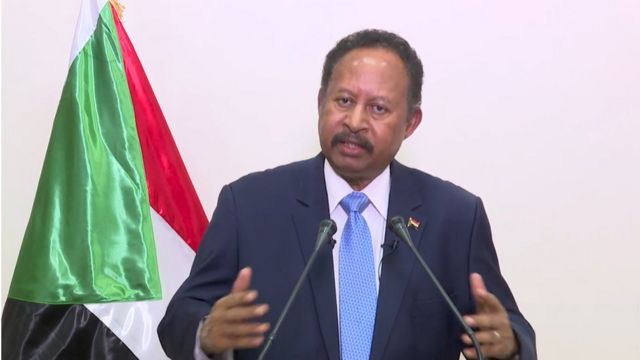 حمدوك لدى إعلان استقالته عبر التليفزيون الرسمي السوداني