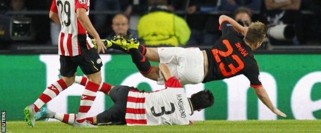 Luke Shaw Man Utd Left Back Suffers Double Leg Fracture Bbc Sport