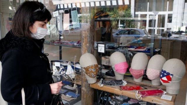 женщина и маски