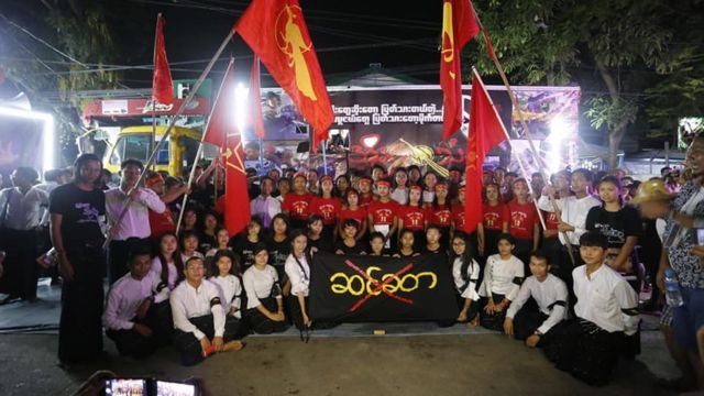 ဒေါင်းတို့မျိုးဆက် သံချပ်အဖွဲ့ရဲ့ ဖျော်ဖြေပွဲတစ်ခု
