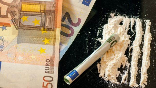 Cocaína e notas de euros