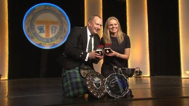 Dòmhnall Iain MacIlleDhuinn is Catrìona NicNèill.