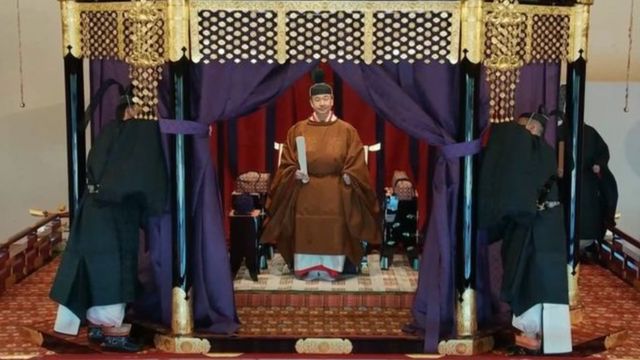 天皇陛下、「即位礼正殿の儀」で国内外に即位を宣言 - BBCニュース