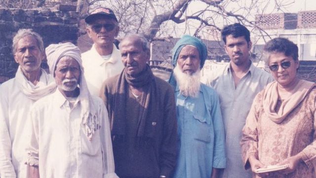 Shamshu Deen and his wife meeting extended family members