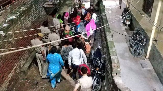 नेपाली महिलाहरूको उद्धार गरिँदै
