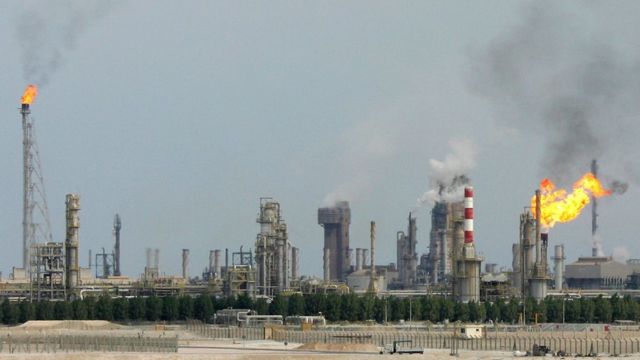 Refinaria de petróleo próxima a Doha