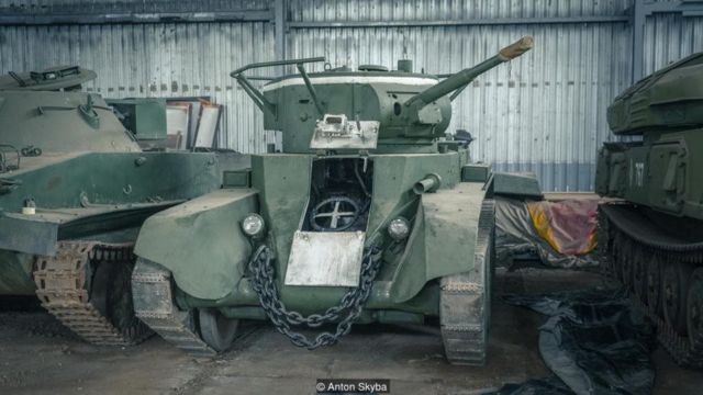 Những cỗ xe tăng Thế chiến II từ cõi chết trở về - BBC News Tiếng Việt