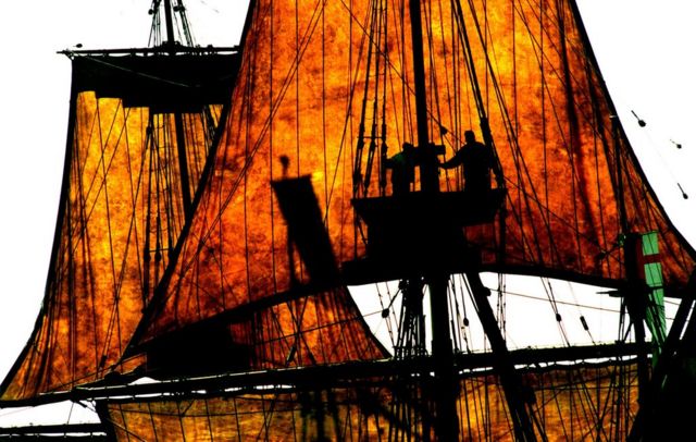 Mayflower 2 em uma viagem a Provincetown para comemorar a 375ª chegada a Plymouth