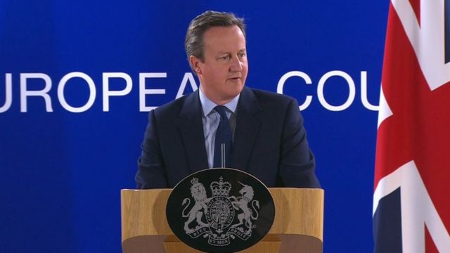 ブリュッセルで記者会見したキャメロン英首相(28日)