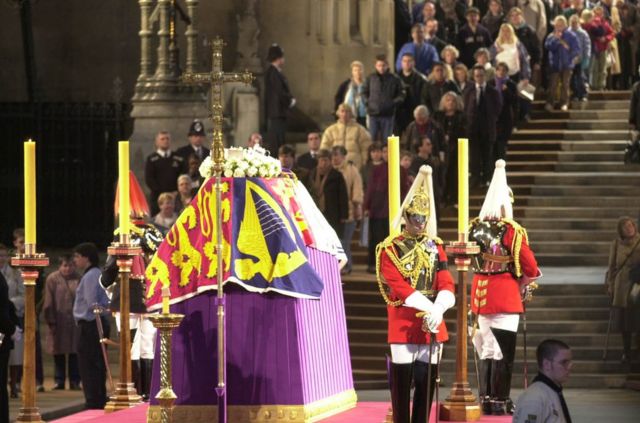 On April 8, 2002, Queen Elizabeth's coffin was parked at Westminster Palace for public viewing.