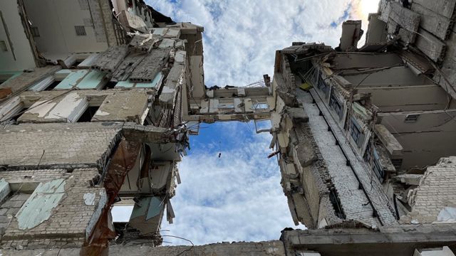 Las ruinas de un edificio en Mykolaiv