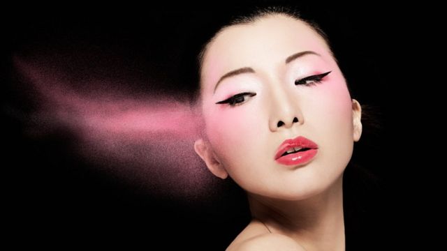 Foto artística de mujer china maquillada