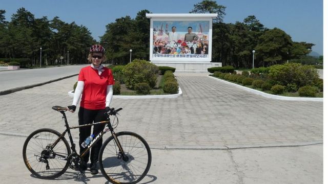 Снежана Радојичић у Северној Кореји са бициклом, 2018.