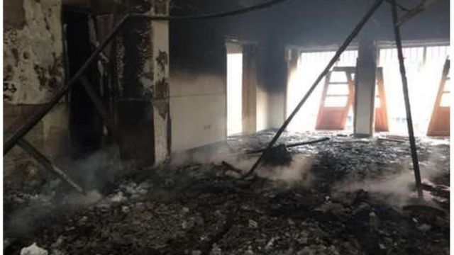 Trois sièges de partis de l'opposition dont les responsables avaient appelés à la manifestation, ont été saccagés et incendiés