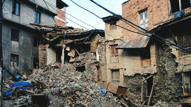 Casas destruídas por terremoto