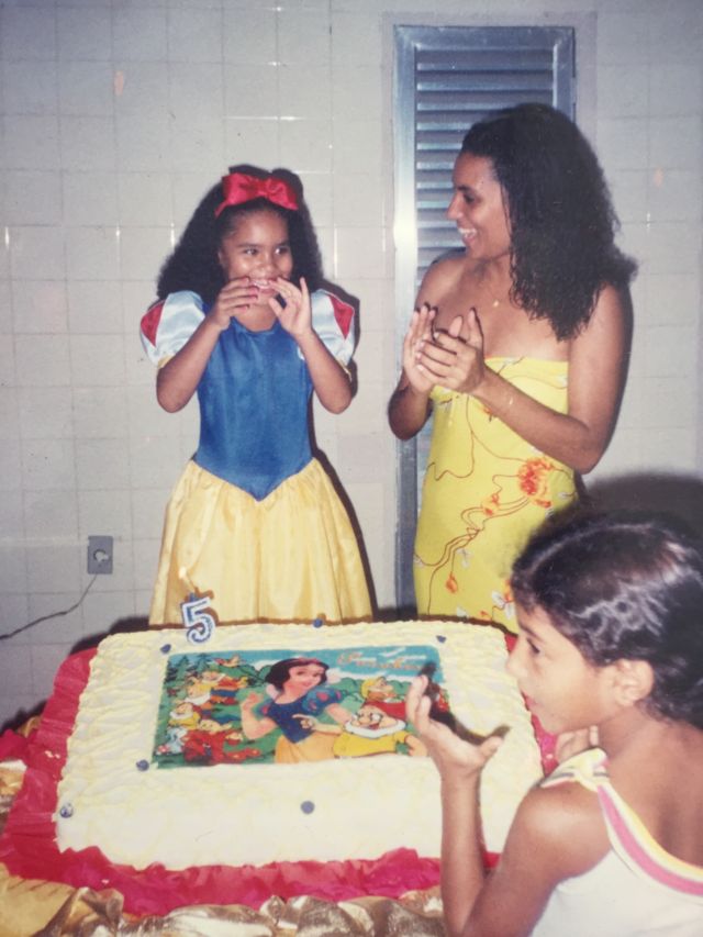 Luyara com a mãe, Marielle Franco, em seu aniversário de 5 anos