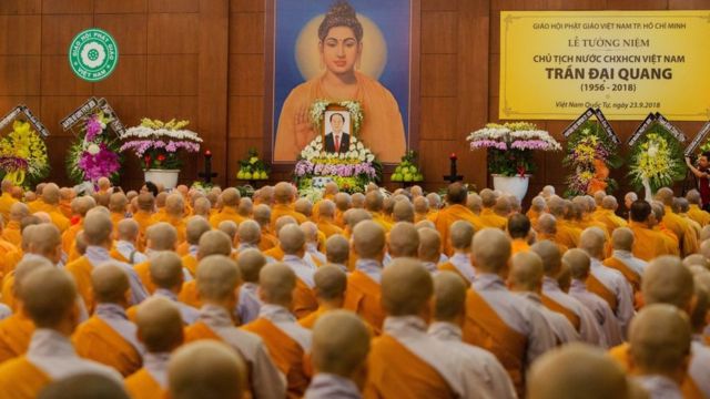 Phật giáo Việt Nam đang có những biến đổi và phát triển tích cực, nhờ sự đóng góp của cộng đồng Phật giáo Việt Nam. Hình ảnh sẽ cho thấy chúng ta những bức tranh về người Phật và những bài học ý nghĩa về cuộc sống.