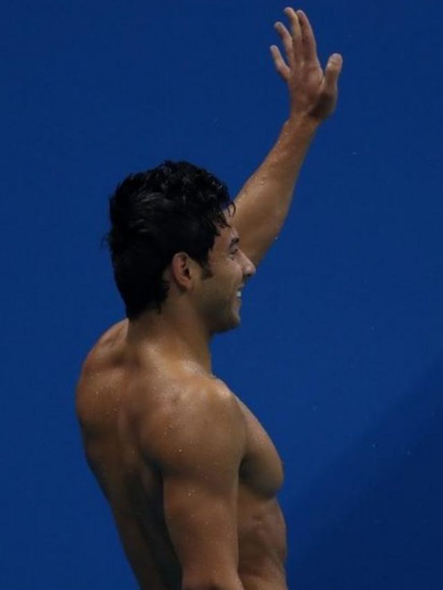 El nadador recibió el cálido saludo del público cuando terminó la competencia.