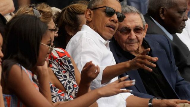 Prezida Obama na Raul Castro barorereye urukino rwa Baseball bari kumwe