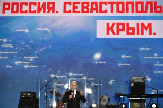 Россия отрицает незаконность аннексии Крыма, утверждая, что основанием для этого стал "референдум"