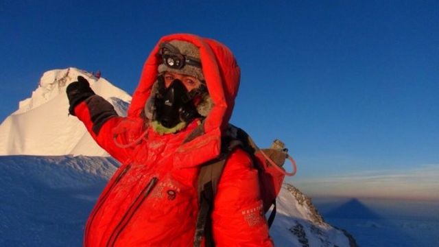 Andrea Ursina Zimmerman en su descenso de la cumbre del Everest.