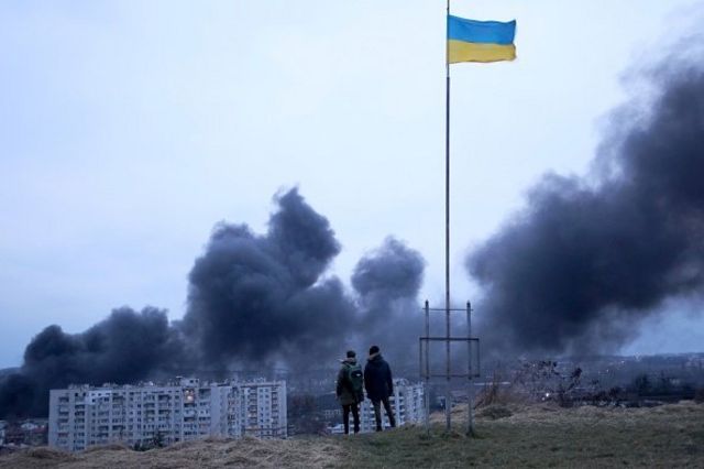 Зростання цін та діра в бюджеті. Як виживає Україна під час війни - BBC ...