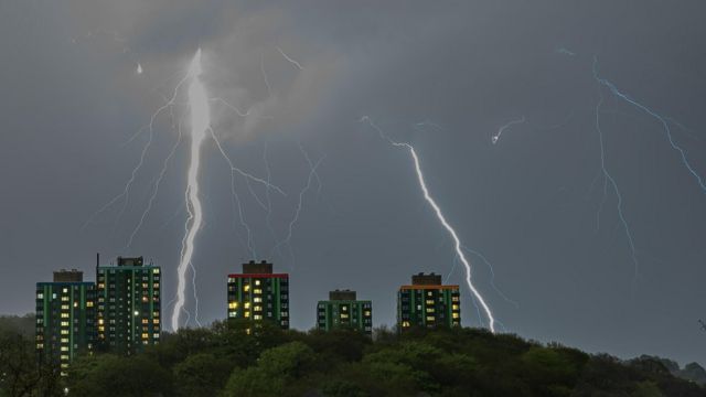 Major storm brings thunder and lightning to Yorkshire - BBC News